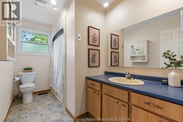 28 Vanier Drive, Tilbury, ON - Indoor Photo Showing Bathroom