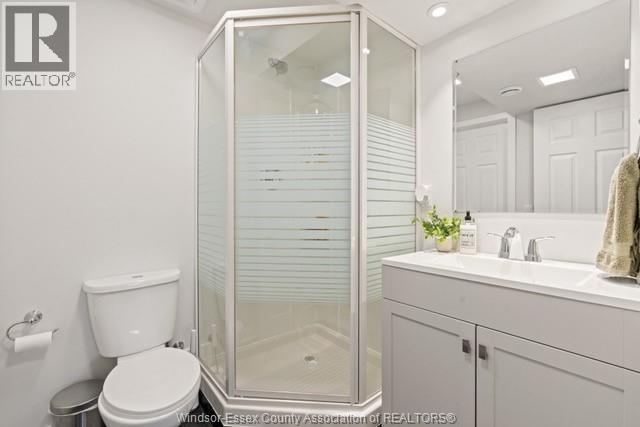 28 Vanier Drive, Tilbury, ON - Indoor Photo Showing Bathroom