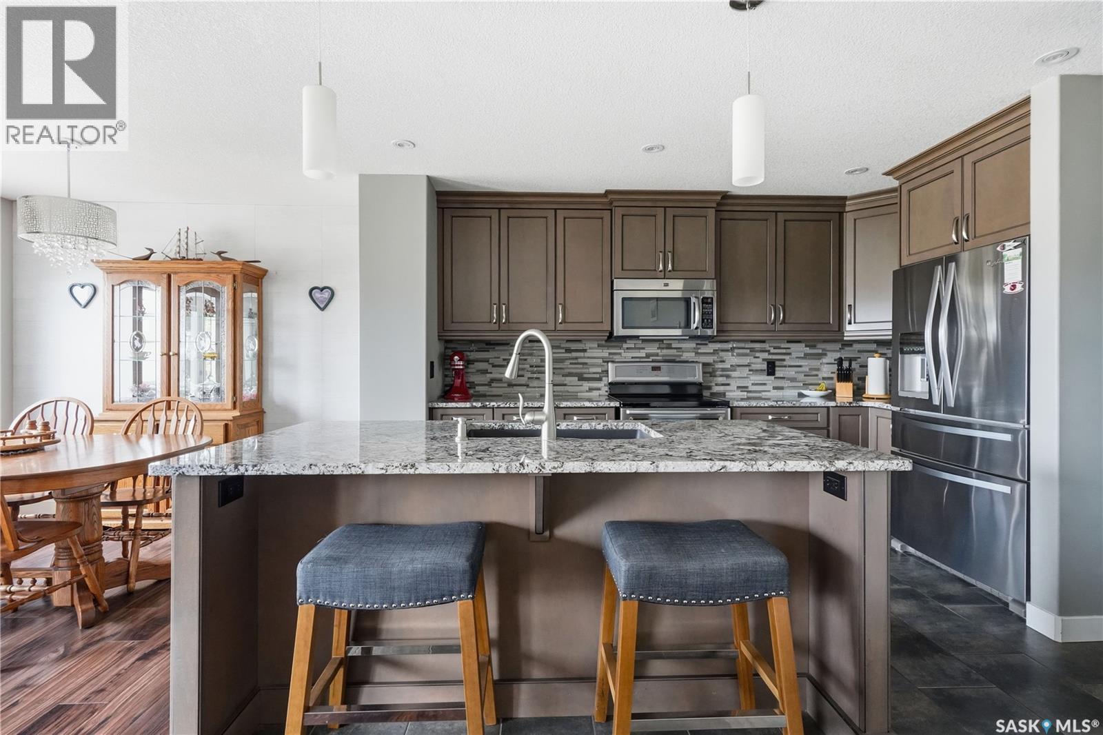 4009 Alton Crescent, Regina, SK - Indoor Photo Showing Kitchen With Upgraded Kitchen