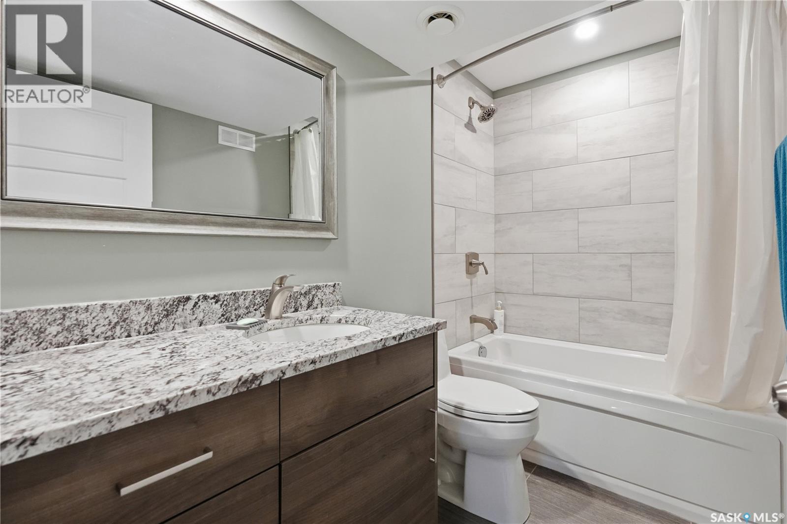 4009 Alton Crescent, Regina, SK - Indoor Photo Showing Bathroom