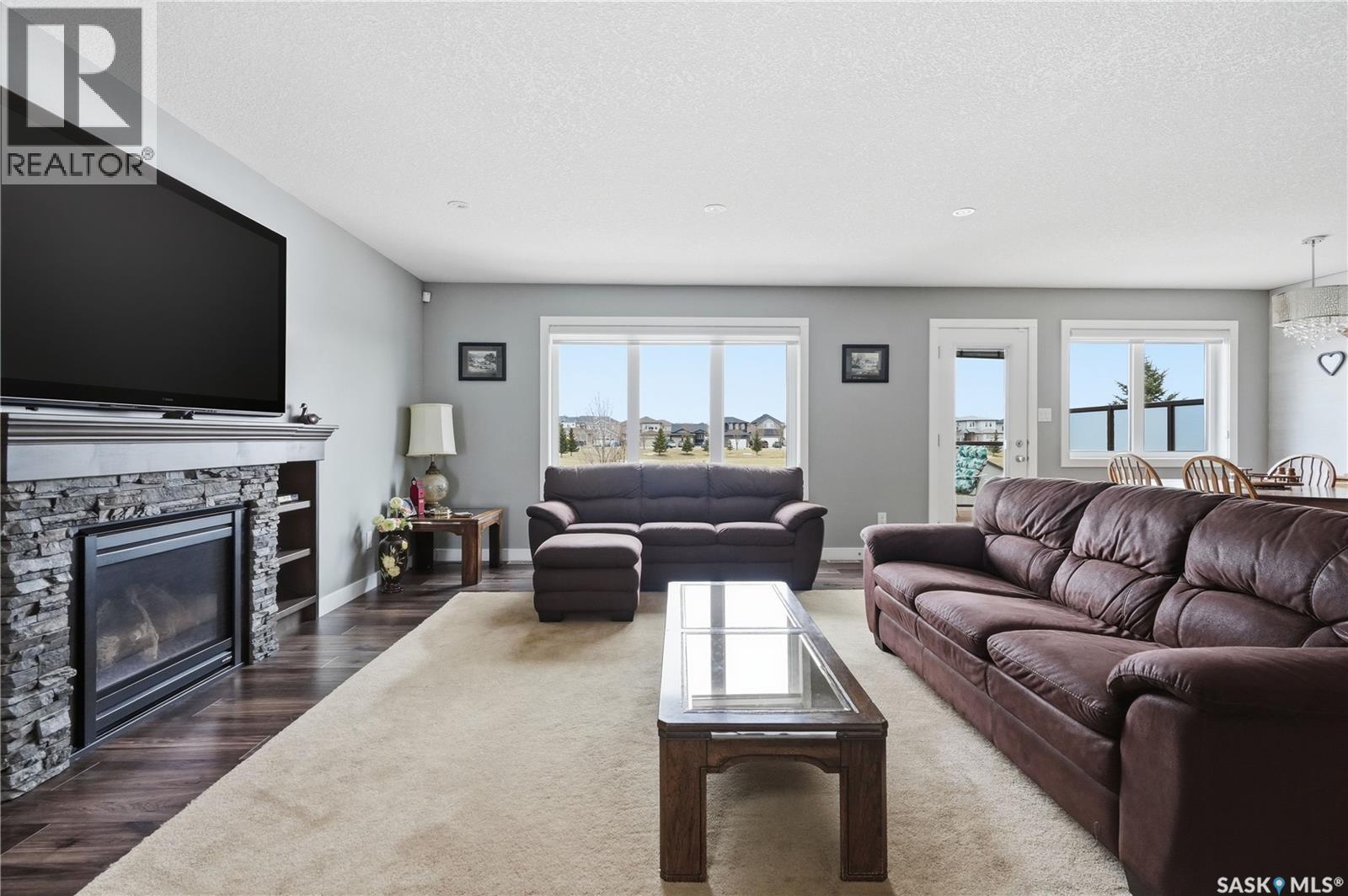 4009 Alton Crescent, Regina, SK - Indoor Photo Showing Living Room With Fireplace