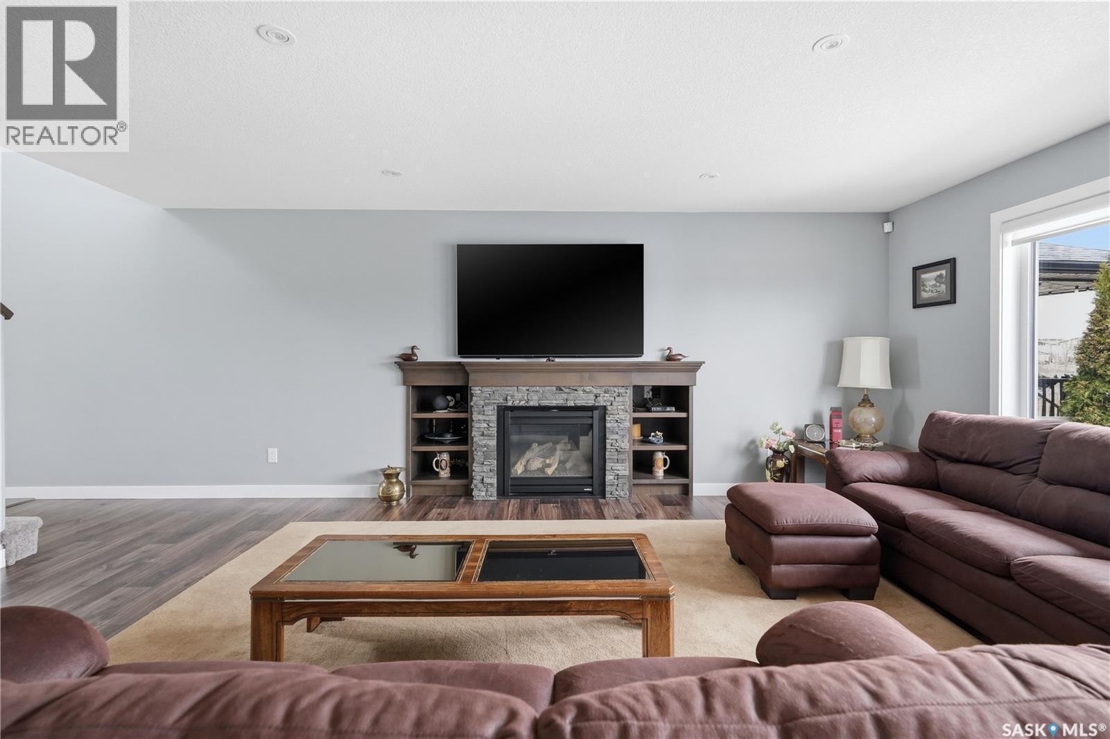 4009 Alton Crescent, Regina, SK - Indoor Photo Showing Living Room With Fireplace
