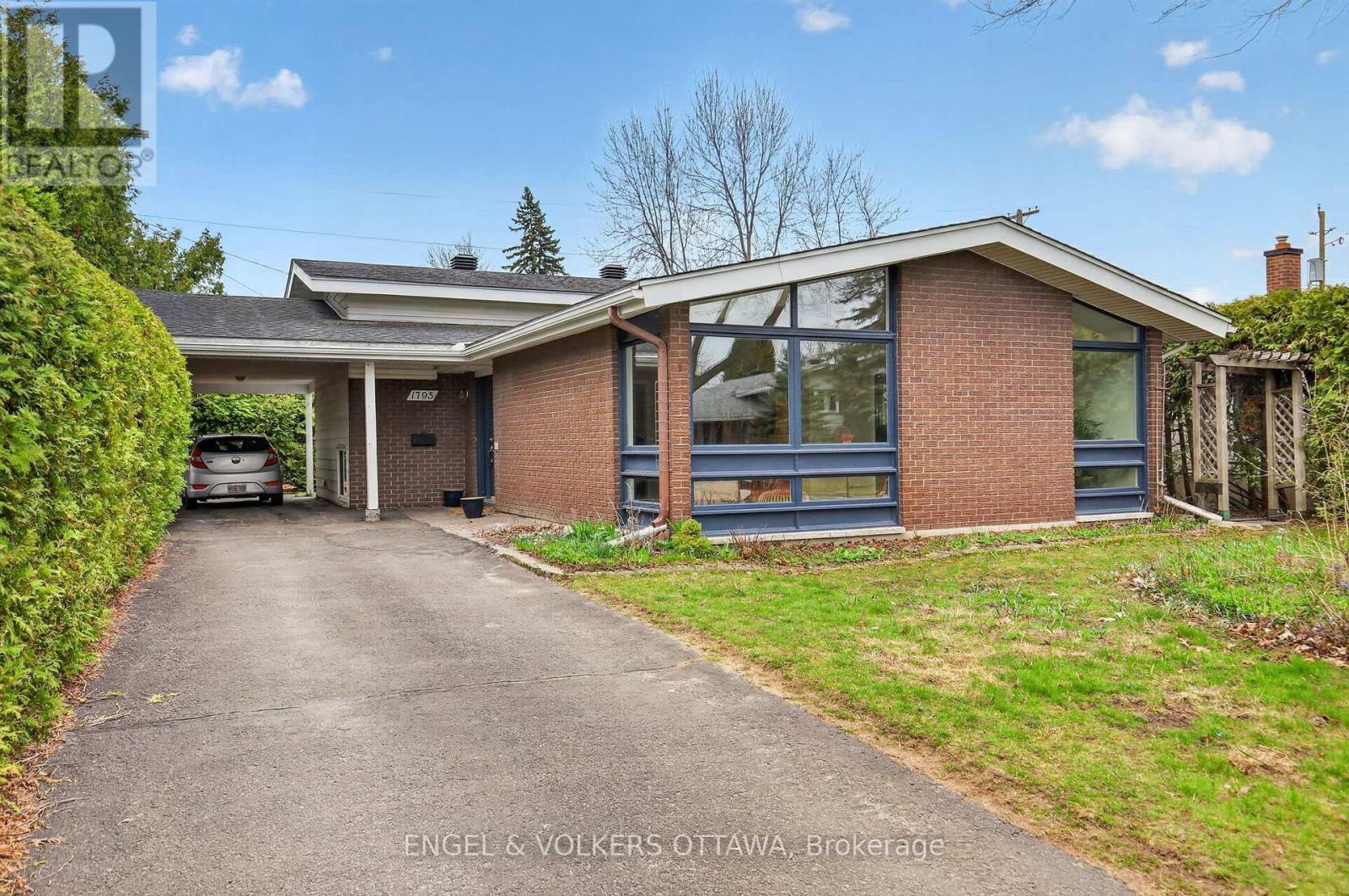 1795 Devlin Crescent, Ottawa, ON - Outdoor
