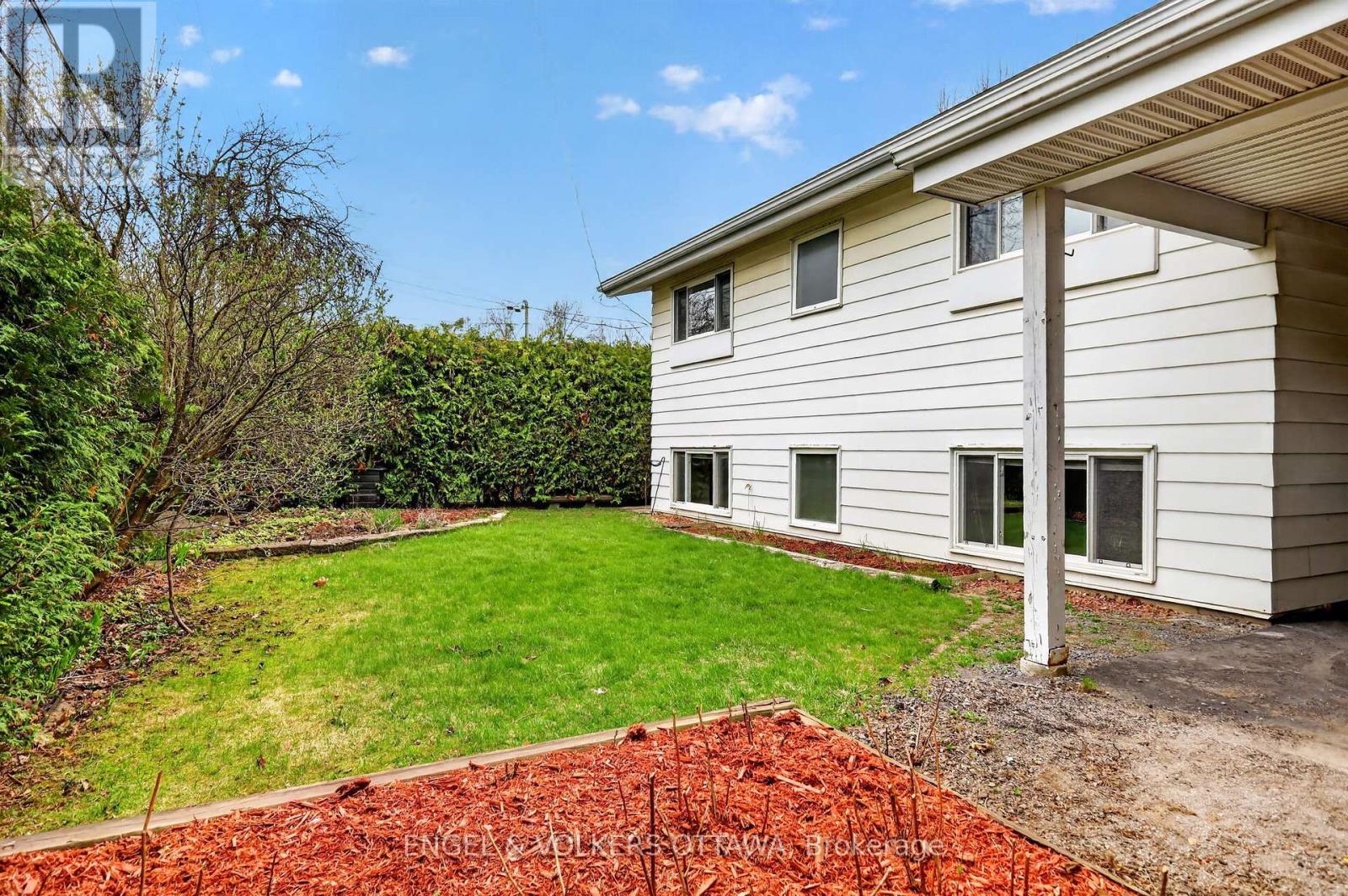 1795 Devlin Crescent, Ottawa, ON - Outdoor