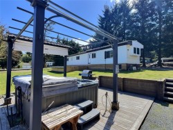 6855 Charles Pl Honeymoon Bay, BC V0R 1Y0