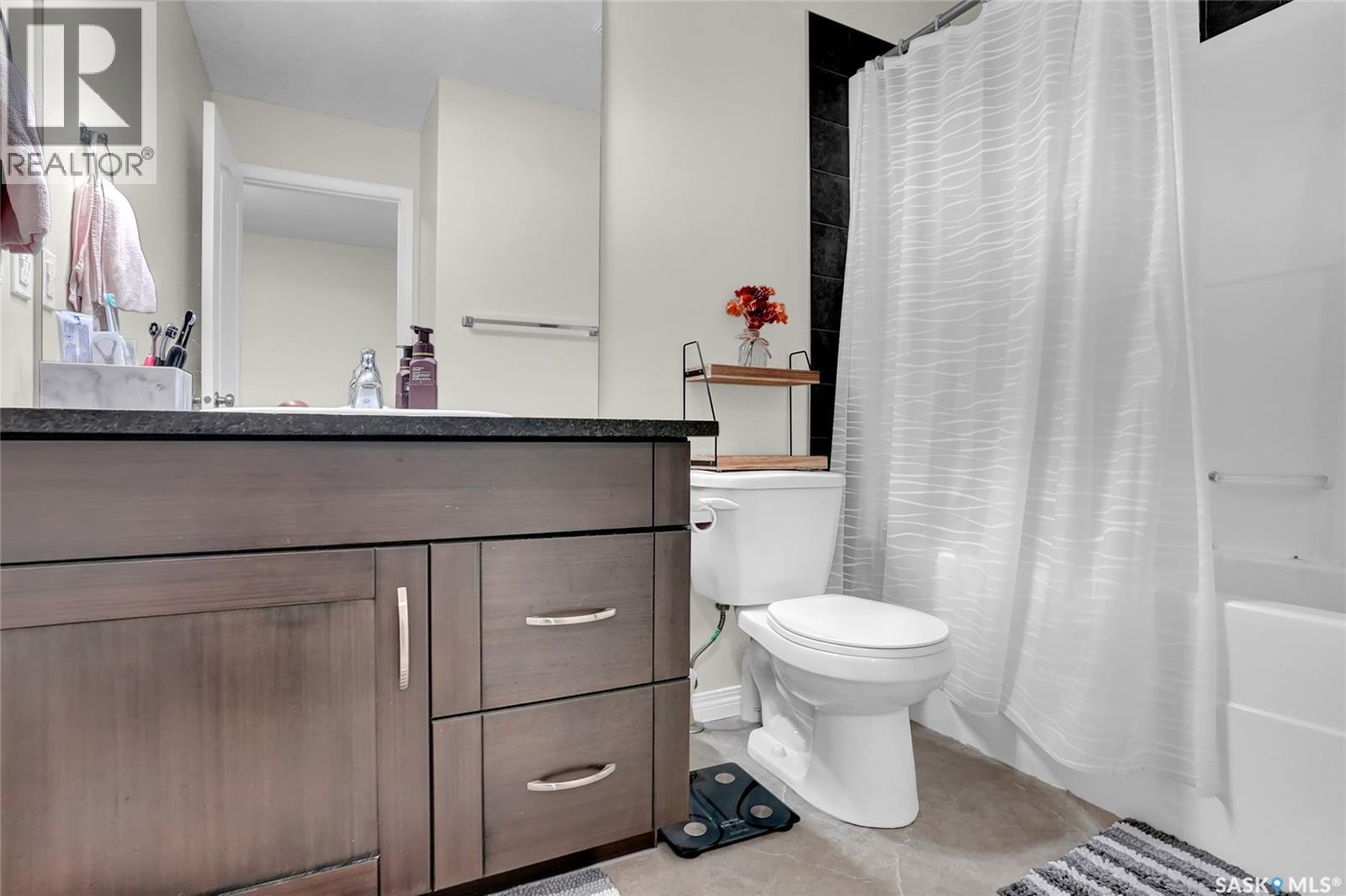 405 3826 Dewdney Avenue E, Regina, SK - Indoor Photo Showing Bathroom