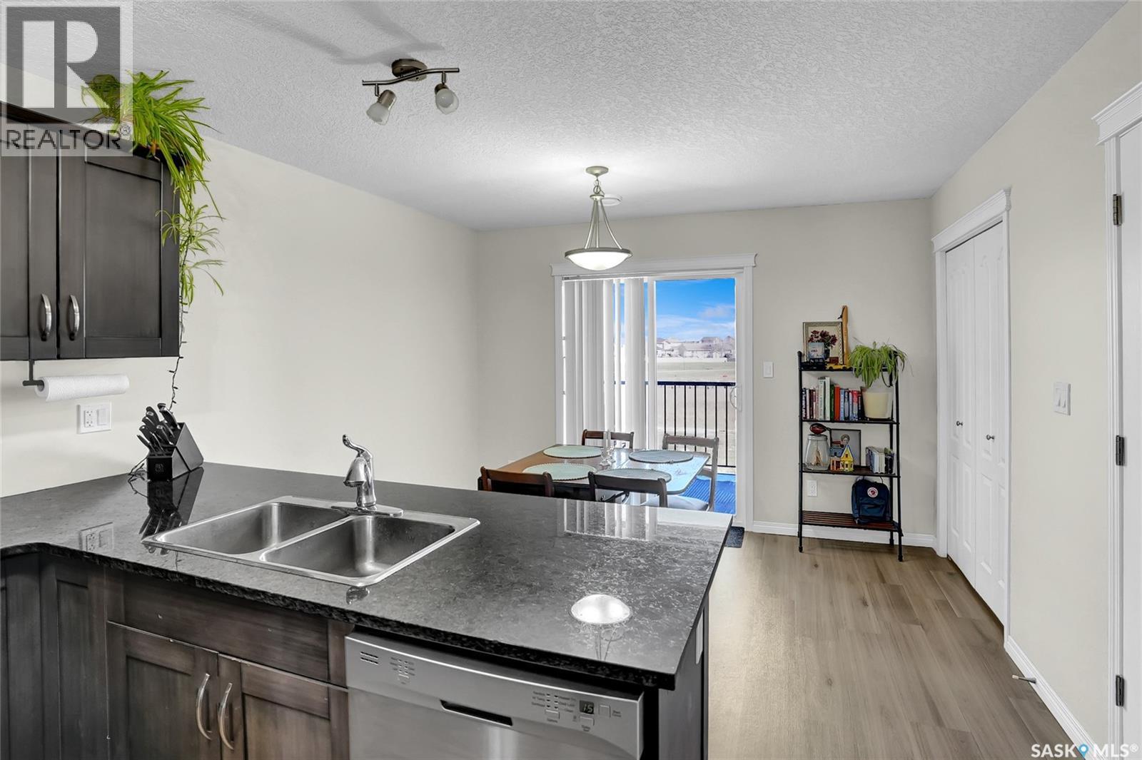 405 3826 Dewdney Avenue E, Regina, SK - Indoor Photo Showing Kitchen With Double Sink