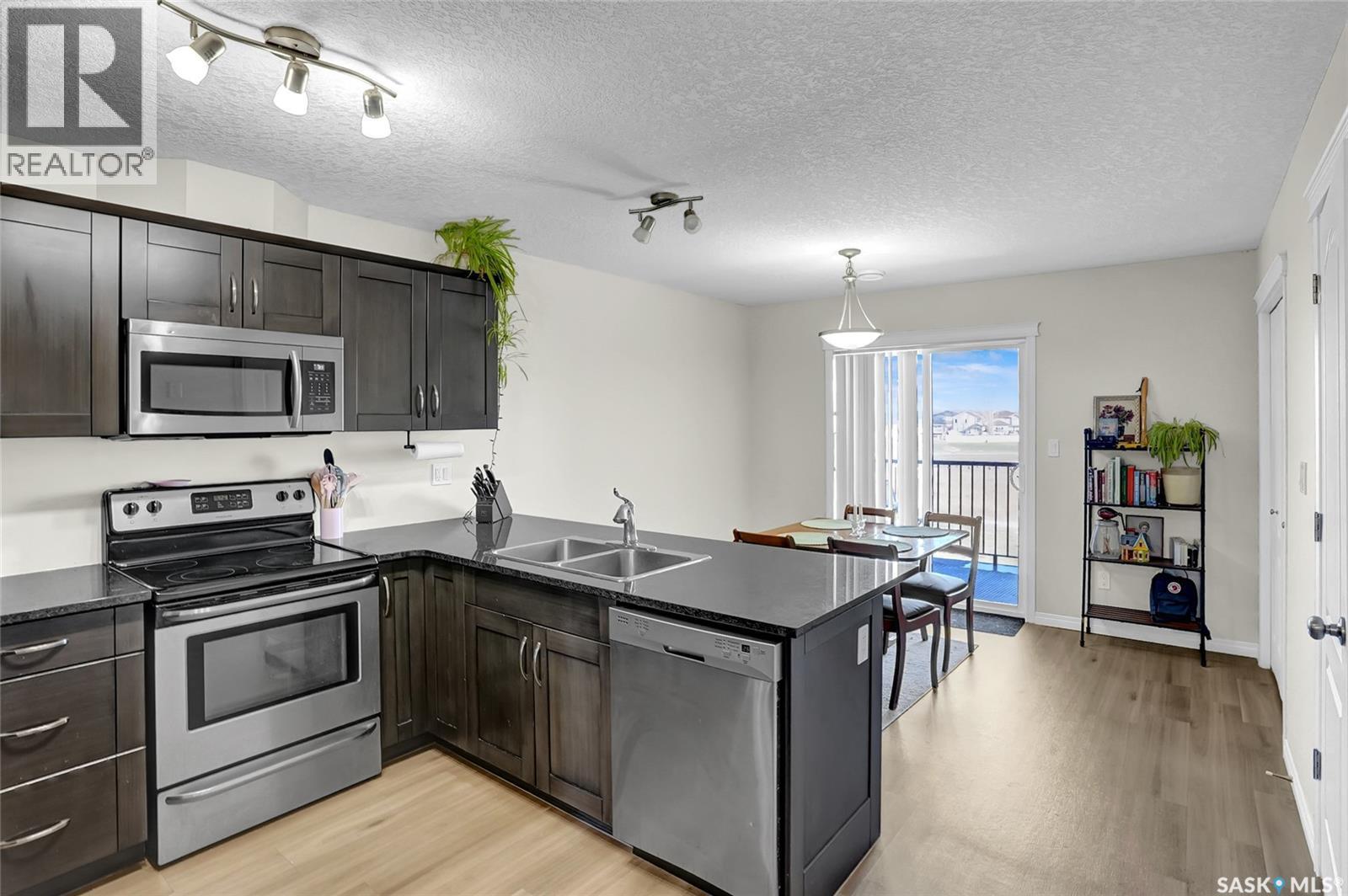 405 3826 Dewdney Avenue E, Regina, SK - Indoor Photo Showing Kitchen With Double Sink
