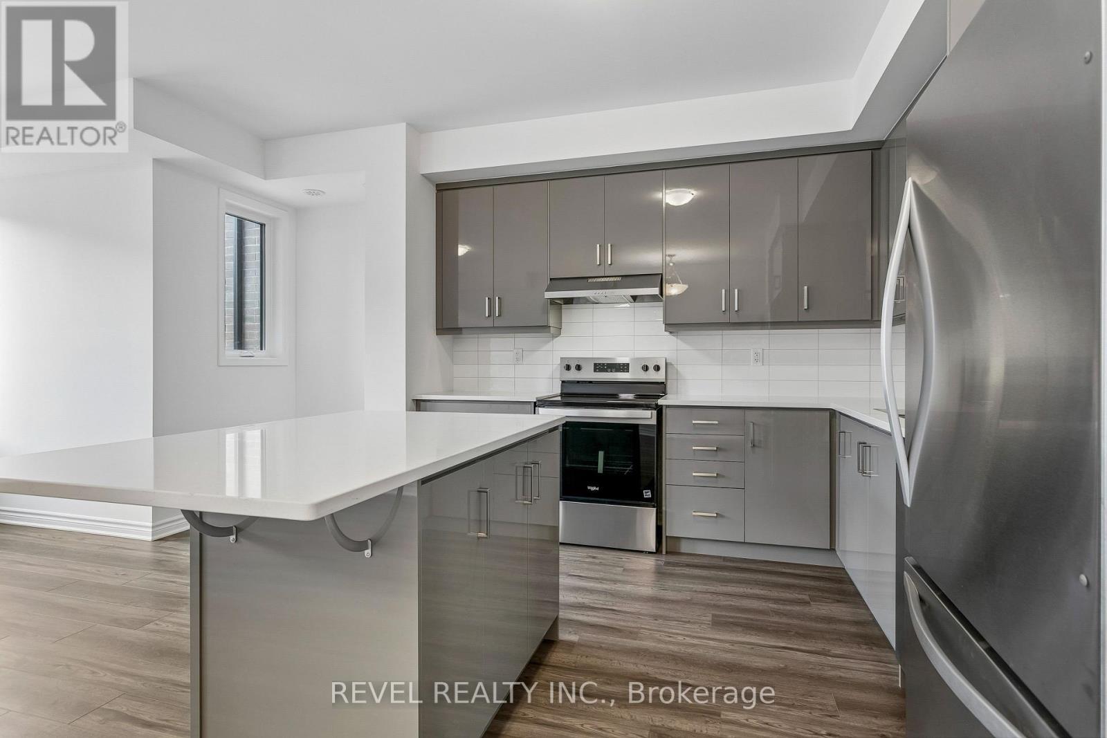 15 Varisty Drive, Brampton, ON - Indoor Photo Showing Kitchen With Upgraded Kitchen