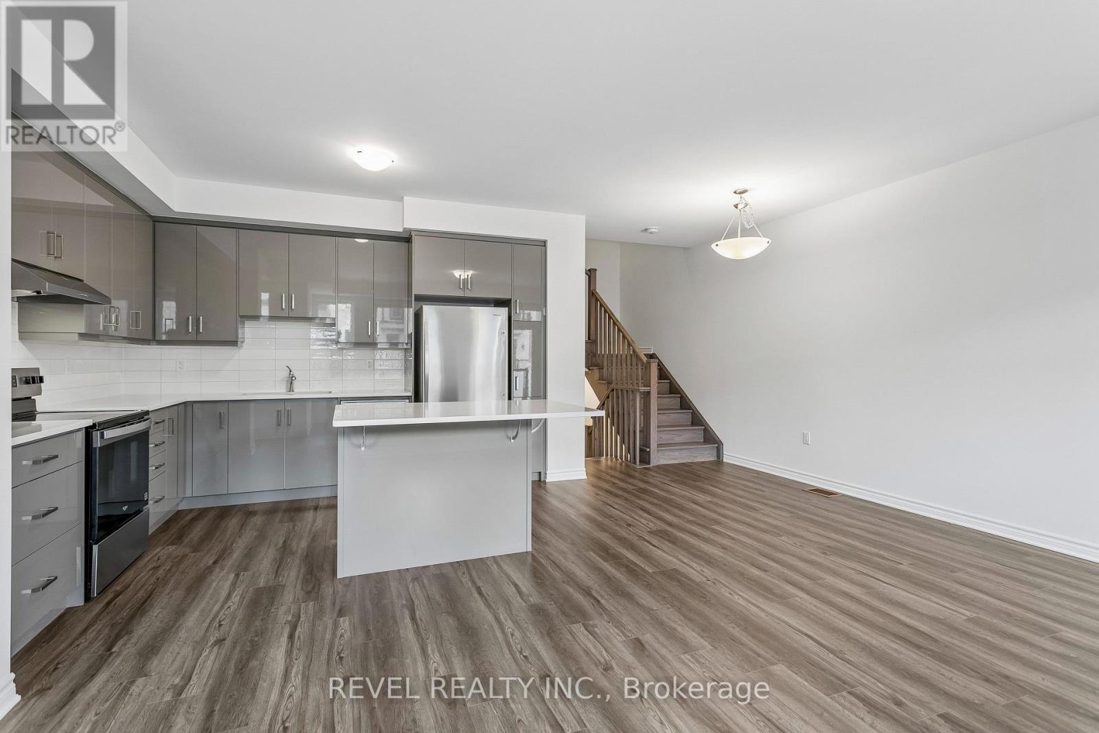 15 Varisty Drive, Brampton, ON - Indoor Photo Showing Kitchen With Upgraded Kitchen