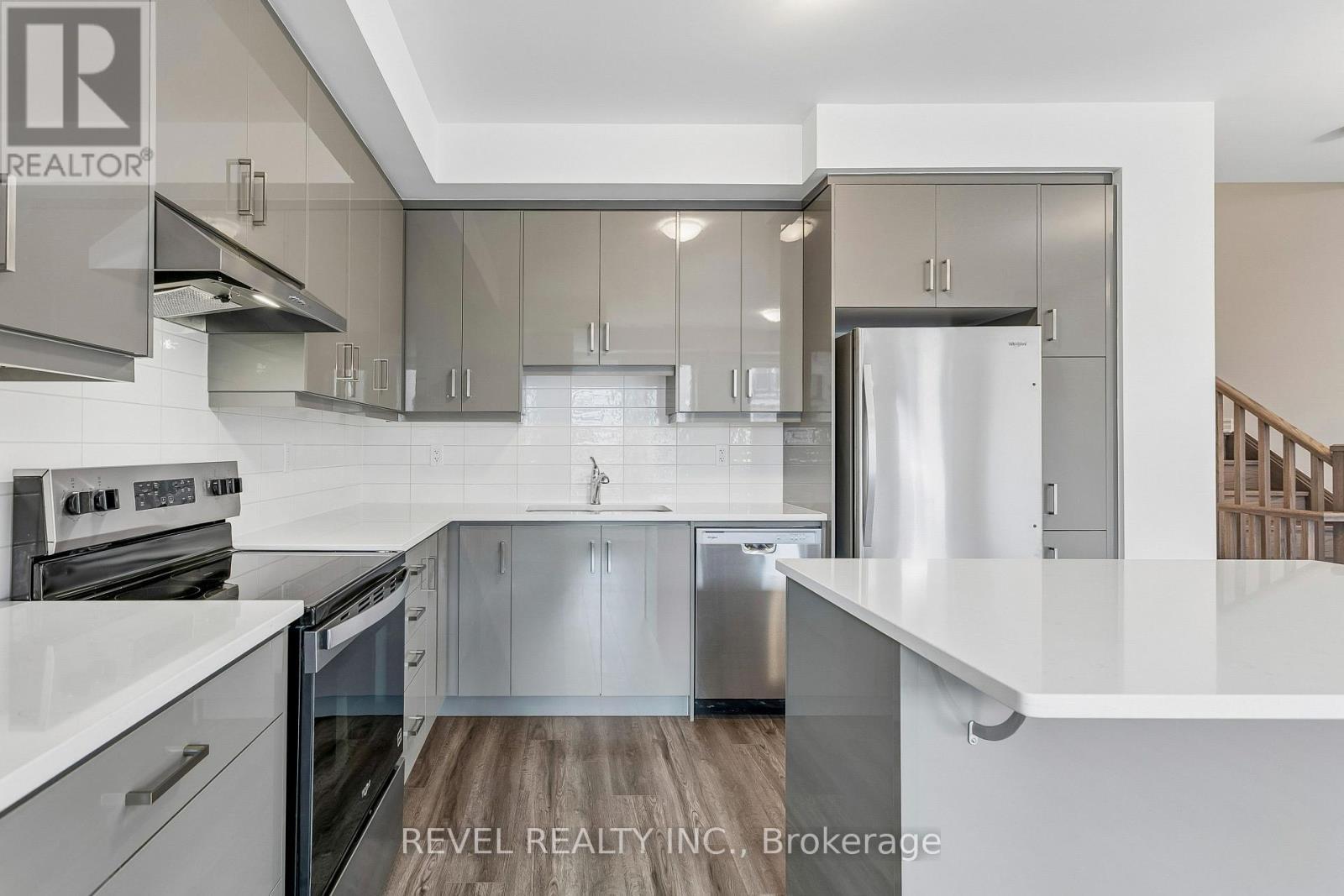 15 Varisty Drive, Brampton, ON - Indoor Photo Showing Kitchen With Upgraded Kitchen