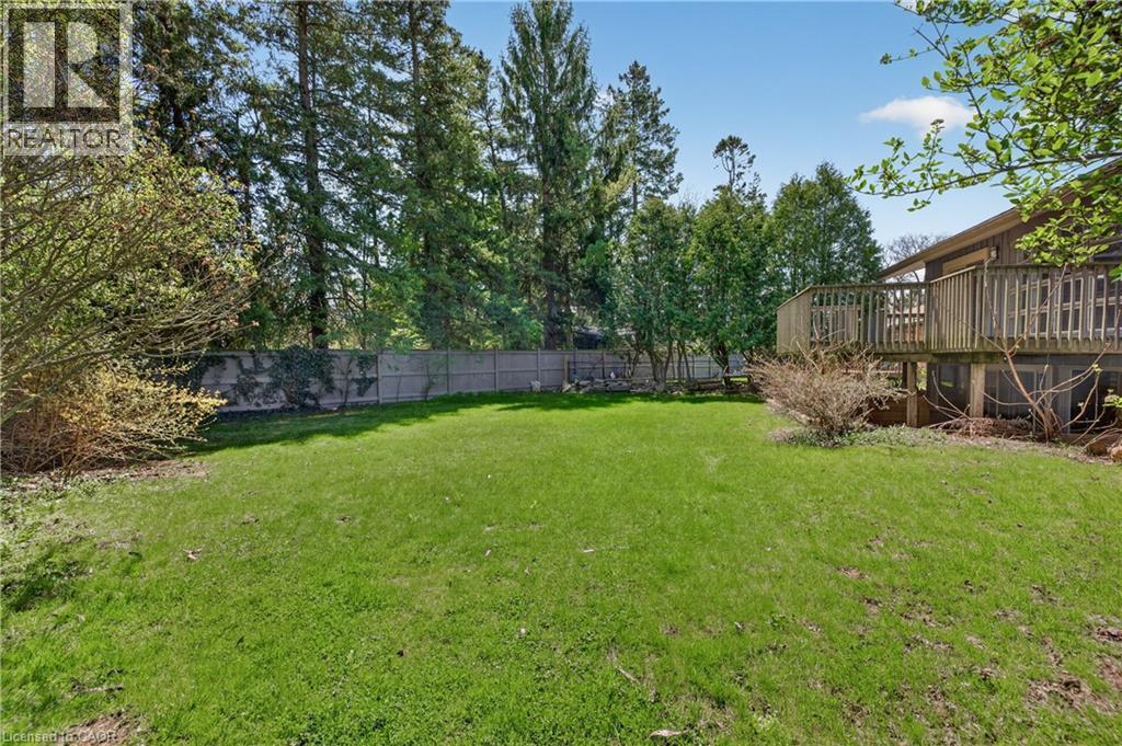 Expansive green lawn providing ample outdoor space - 515 Bobbybrook Drive, London, ON - Outdoor