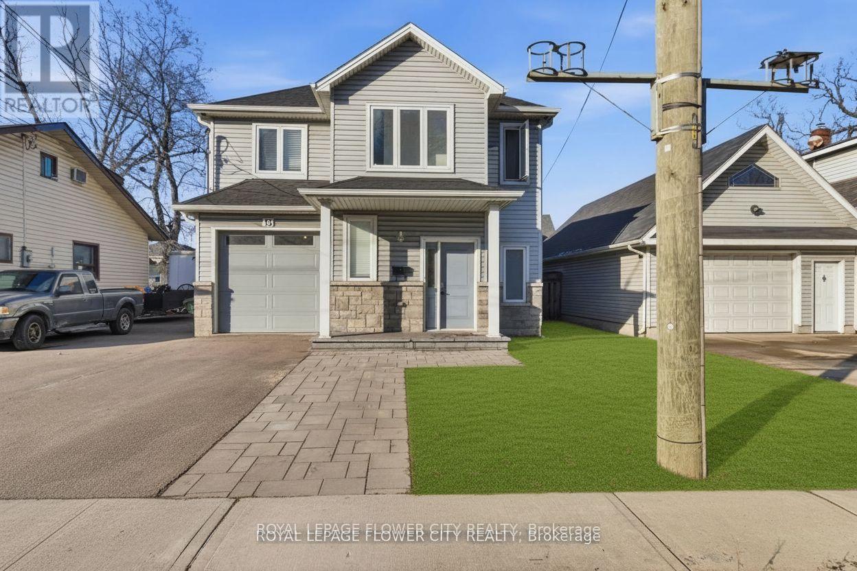 13 Grafton Avenue, Hamilton, ON - Outdoor With Facade