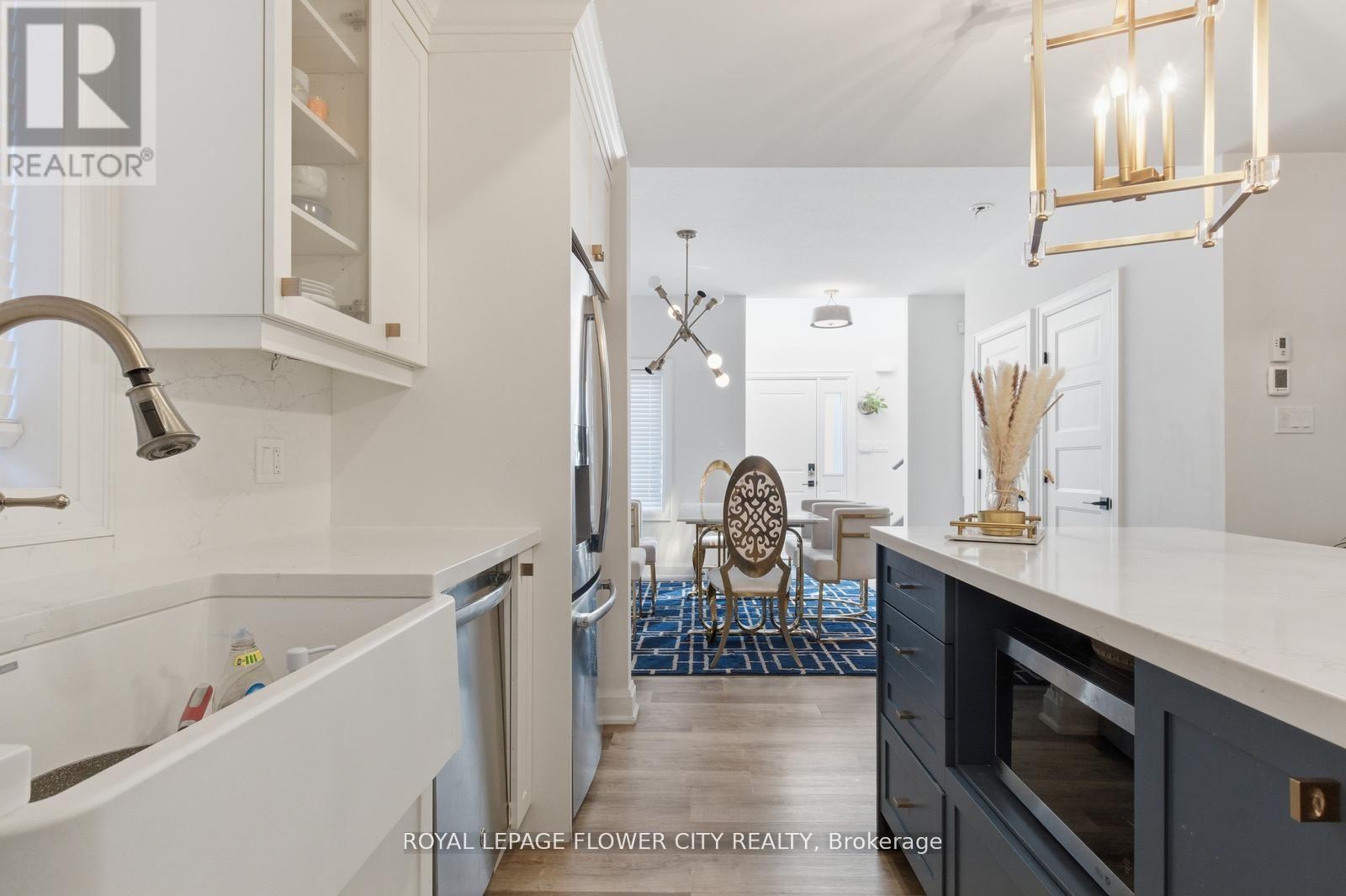 13 Grafton Avenue, Hamilton, ON - Indoor Photo Showing Kitchen With Upgraded Kitchen