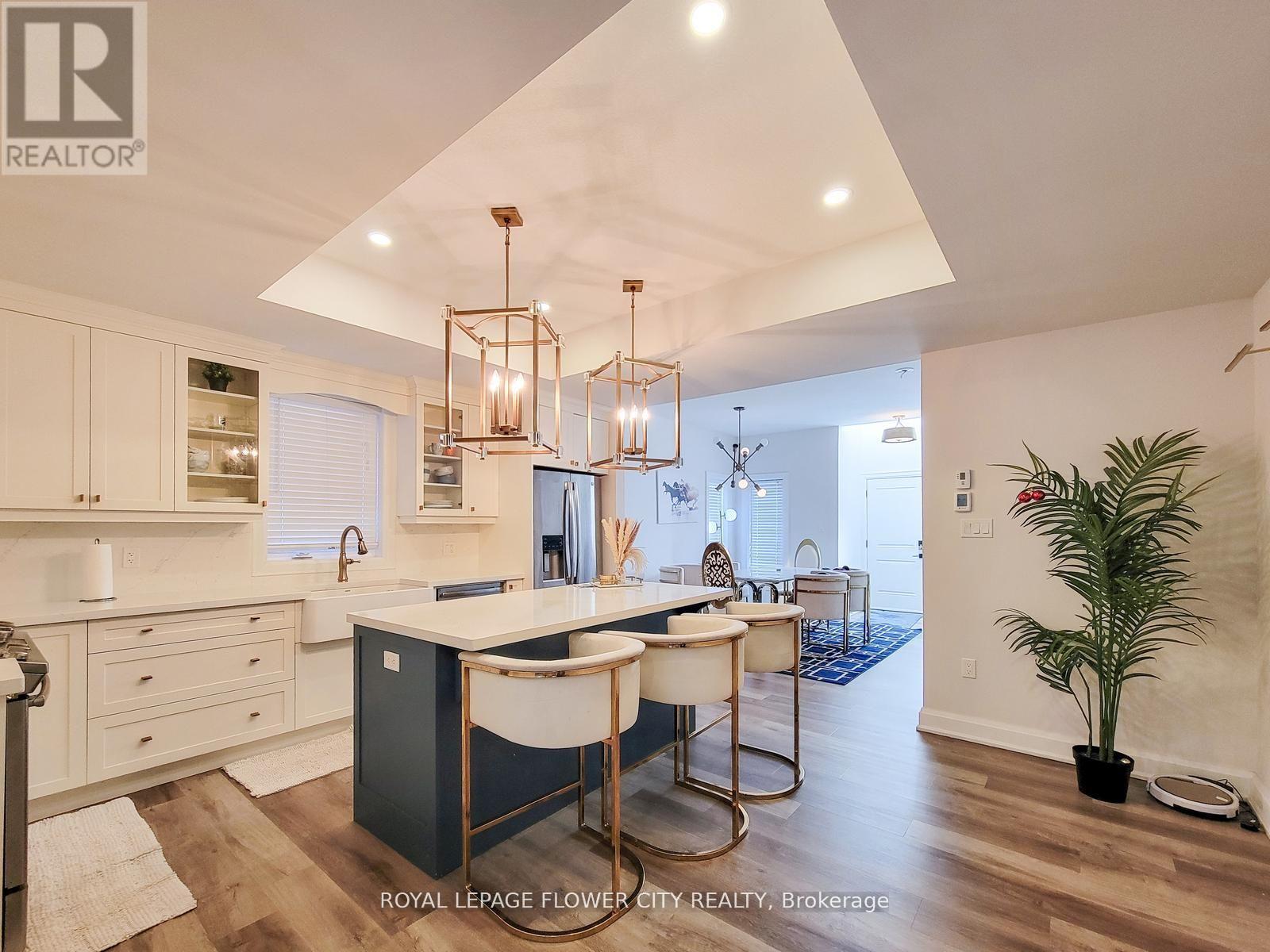 13 Grafton Avenue, Hamilton, ON - Indoor Photo Showing Kitchen With Upgraded Kitchen