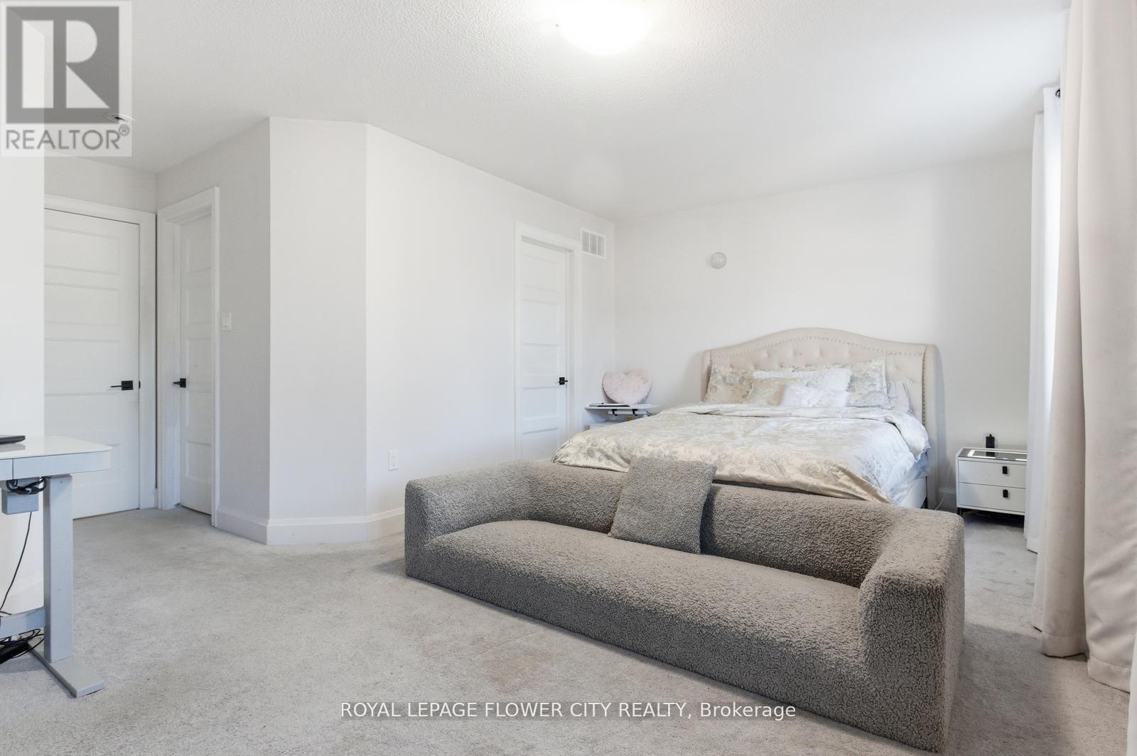 13 Grafton Avenue, Hamilton, ON - Indoor Photo Showing Bedroom
