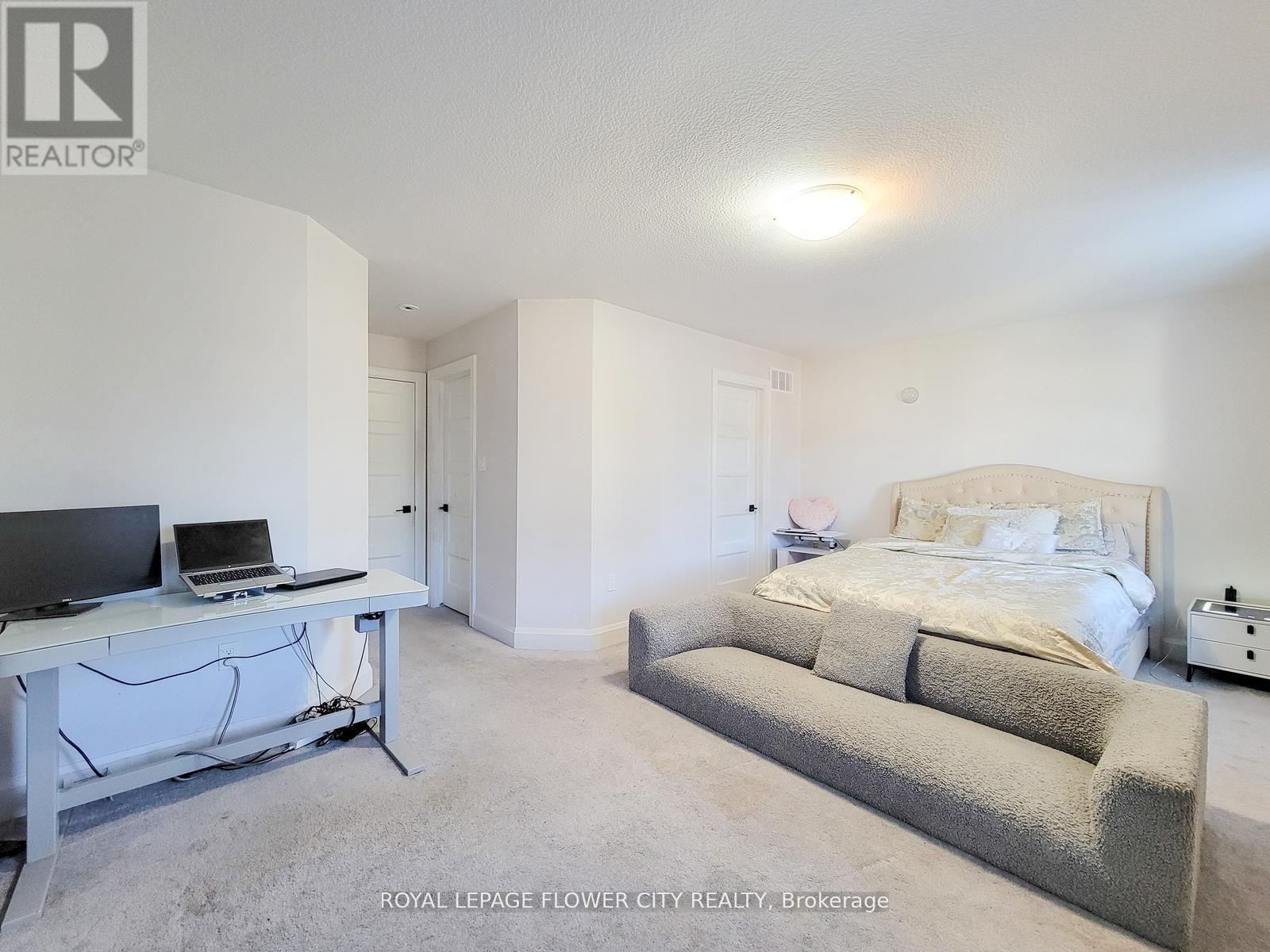 13 Grafton Avenue, Hamilton, ON - Indoor Photo Showing Bedroom