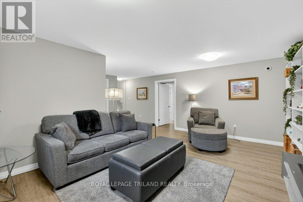 2 Ambrosia Path, St. Thomas, ON - Indoor Photo Showing Living Room