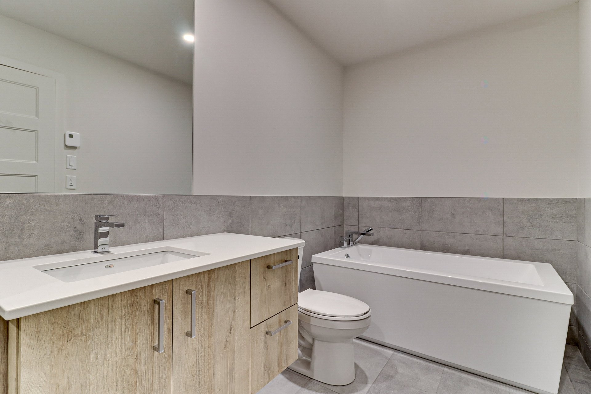 Bathroom - 4-2050 Boul. De Blois, Laval (Duvernay), QC - Indoor Photo Showing Bathroom