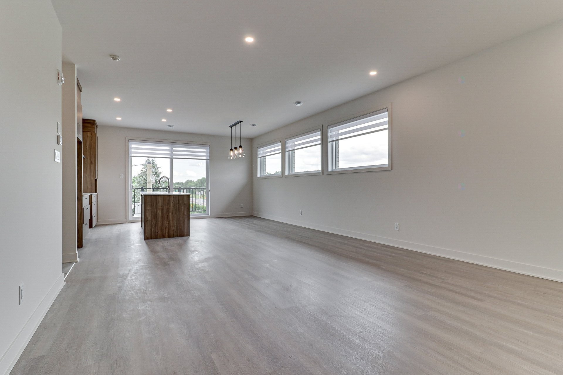Overall view - 4-2050 Boul. De Blois, Laval (Duvernay), QC - Indoor