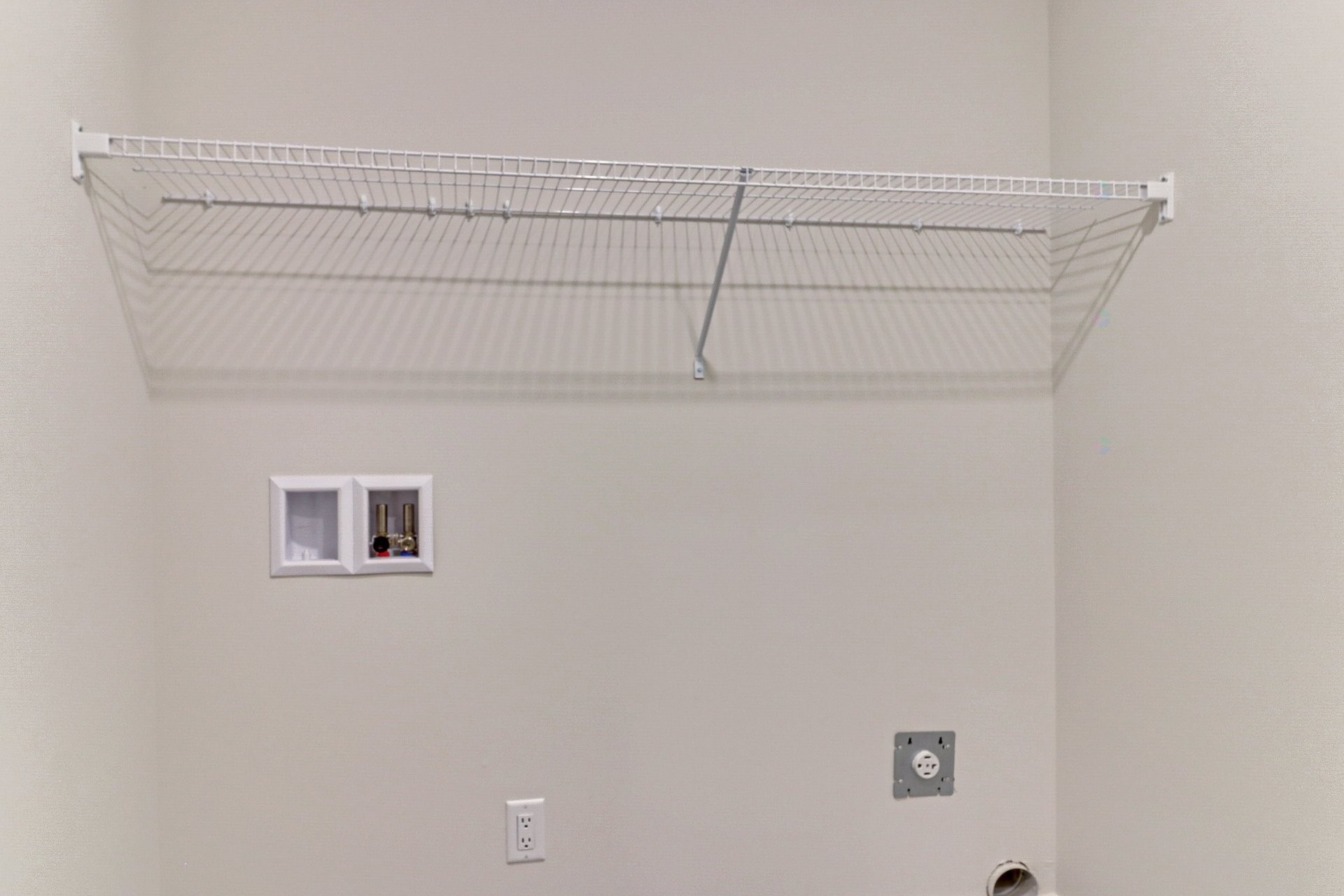 Laundry - 4-2050 Boul. De Blois, Laval (Duvernay), QC - Indoor With Storage