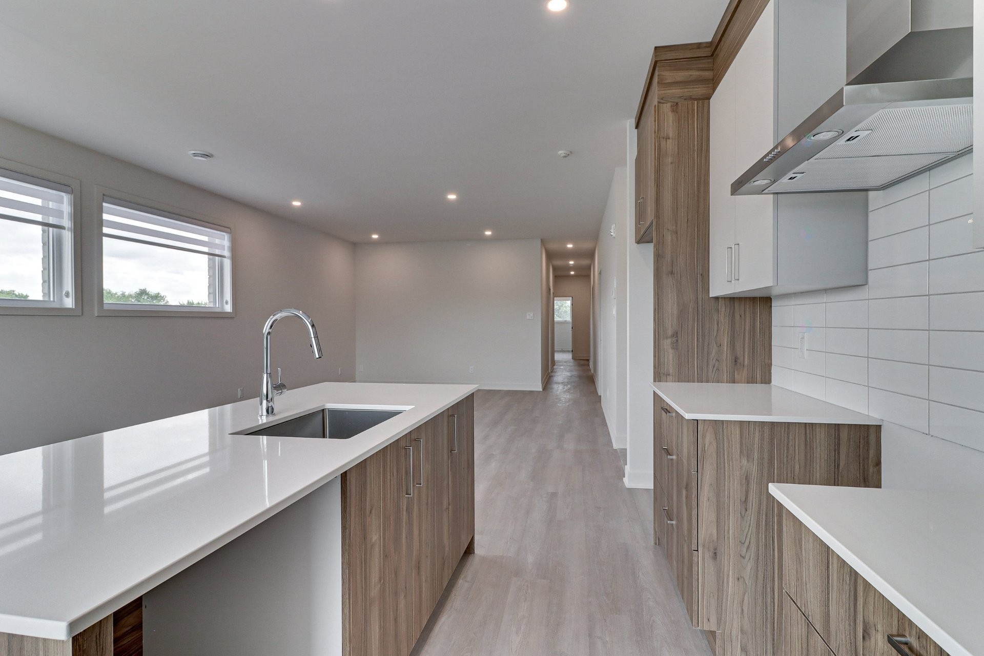 Kitchen - 4-2050 Boul. De Blois, Laval (Duvernay), QC - Indoor Photo Showing Kitchen With Upgraded Kitchen