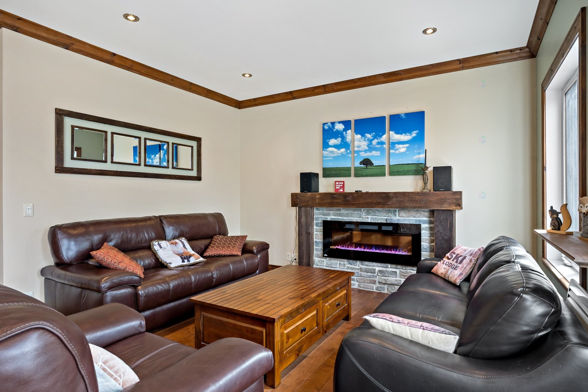 Salon - 345 - 347 Ch. Grenier, Lac-Supérieur, QC