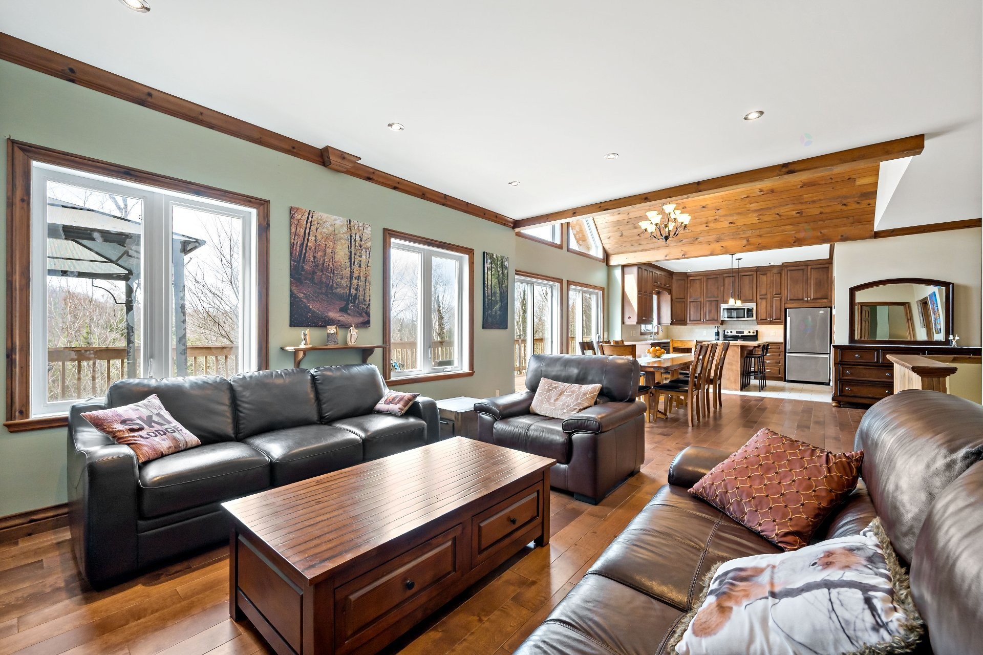 Salon - 345 - 347 Ch. Grenier, Lac-Supérieur, QC