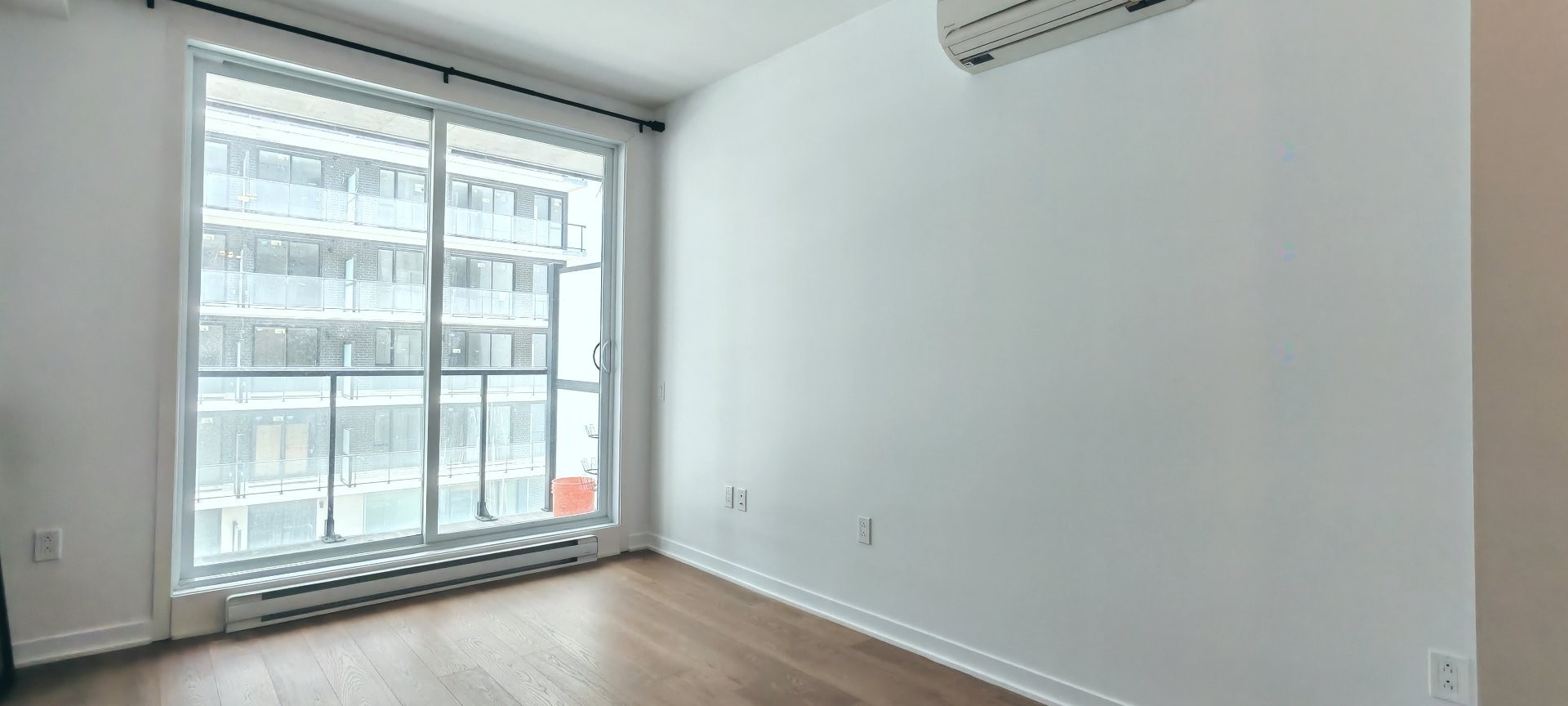 Salon - 405-1485 Rue Des Bassins, Montréal (Le Sud-Ouest), QC - Indoor Photo Showing Other Room