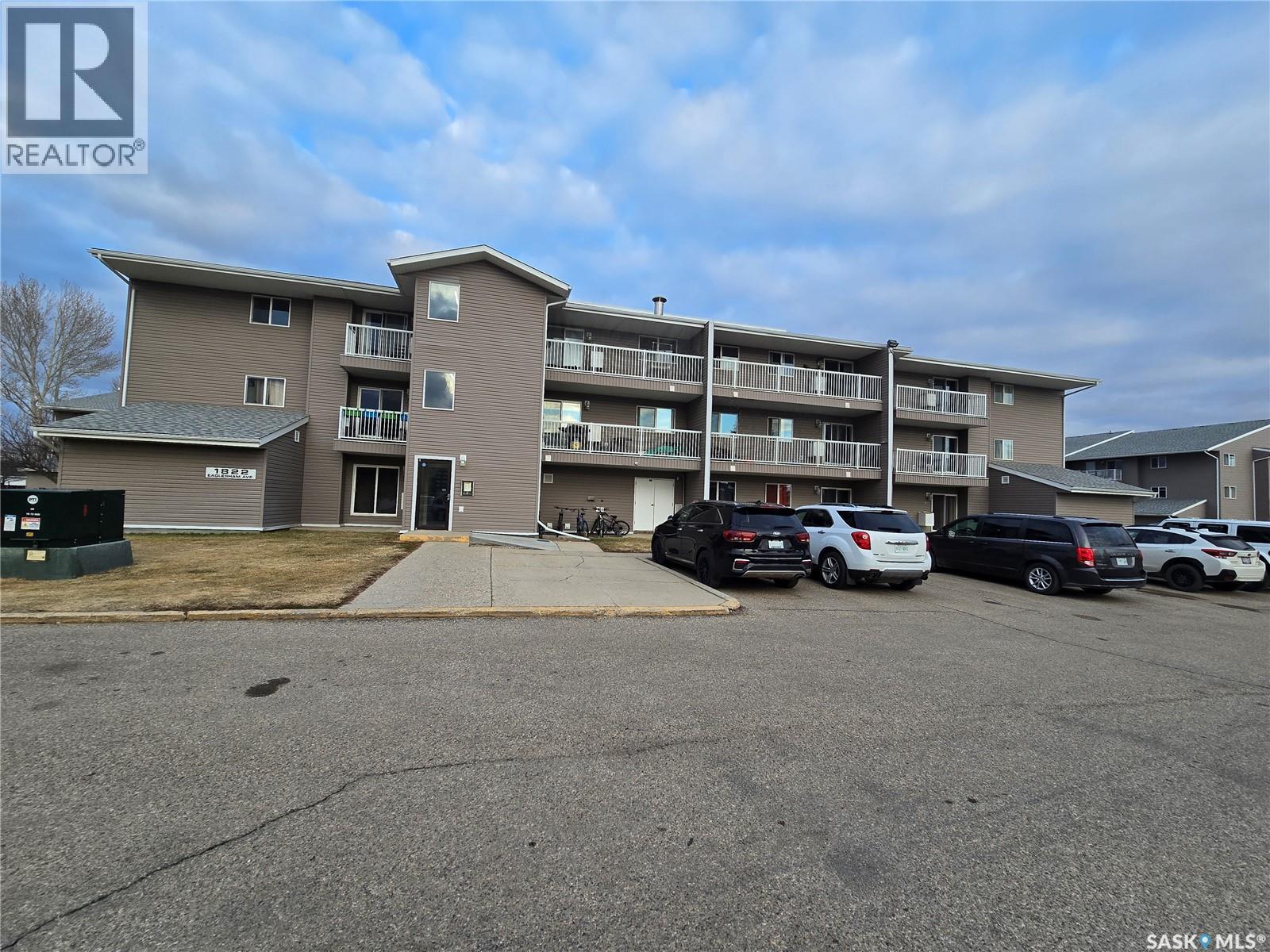 301 1822 Eaglesham Avenue, Weyburn, SK - Outdoor