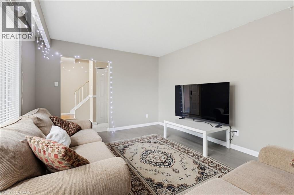 55 Yarmouth Court, Hamilton, ON - Indoor Photo Showing Living Room
