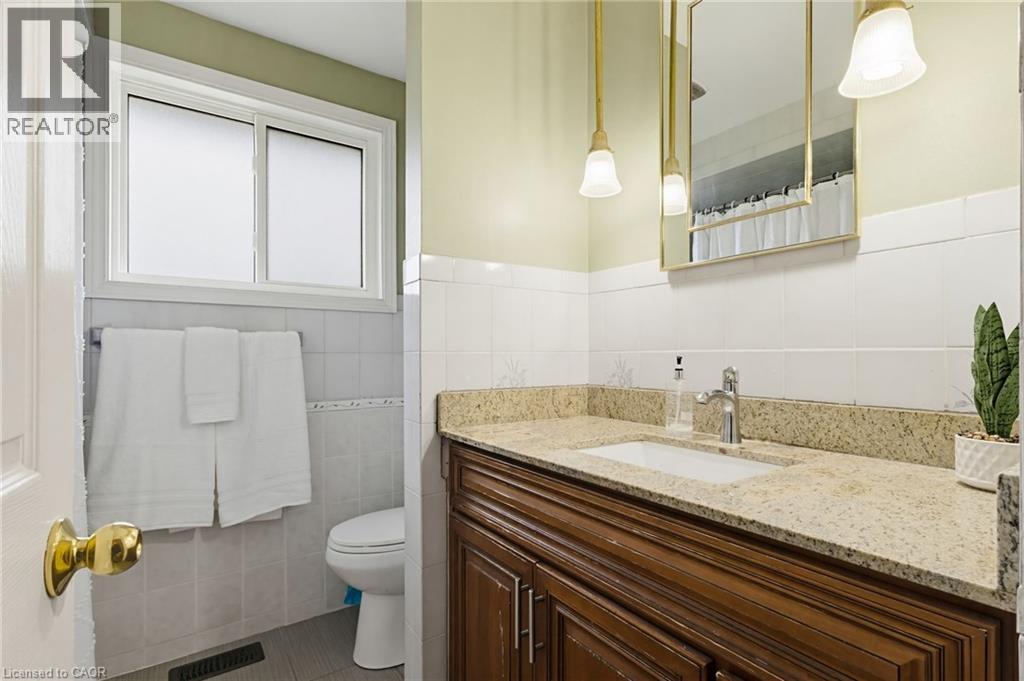 55 Yarmouth Court, Hamilton, ON - Indoor Photo Showing Bathroom