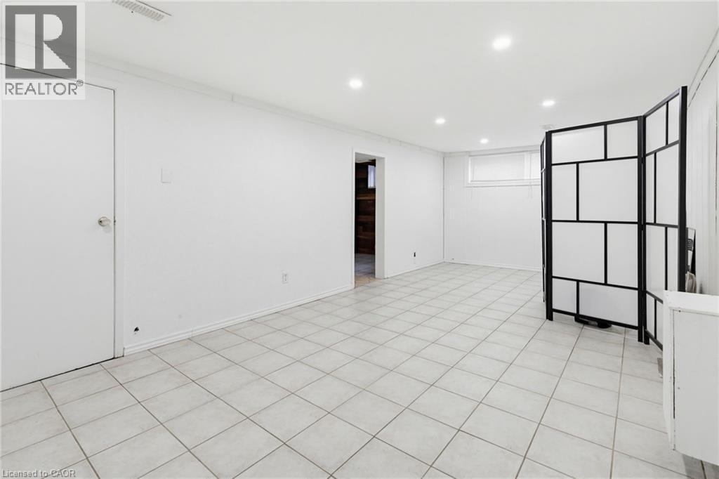 55 Yarmouth Court, Hamilton, ON - Indoor Photo Showing Other Room
