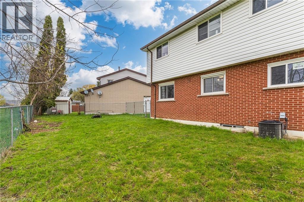 55 Yarmouth Court, Hamilton, ON - Outdoor