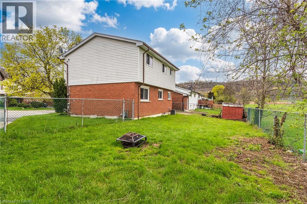 55 Yarmouth Court, Hamilton, ON - Outdoor