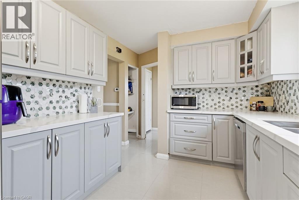 55 Yarmouth Court, Hamilton, ON - Indoor Photo Showing Kitchen