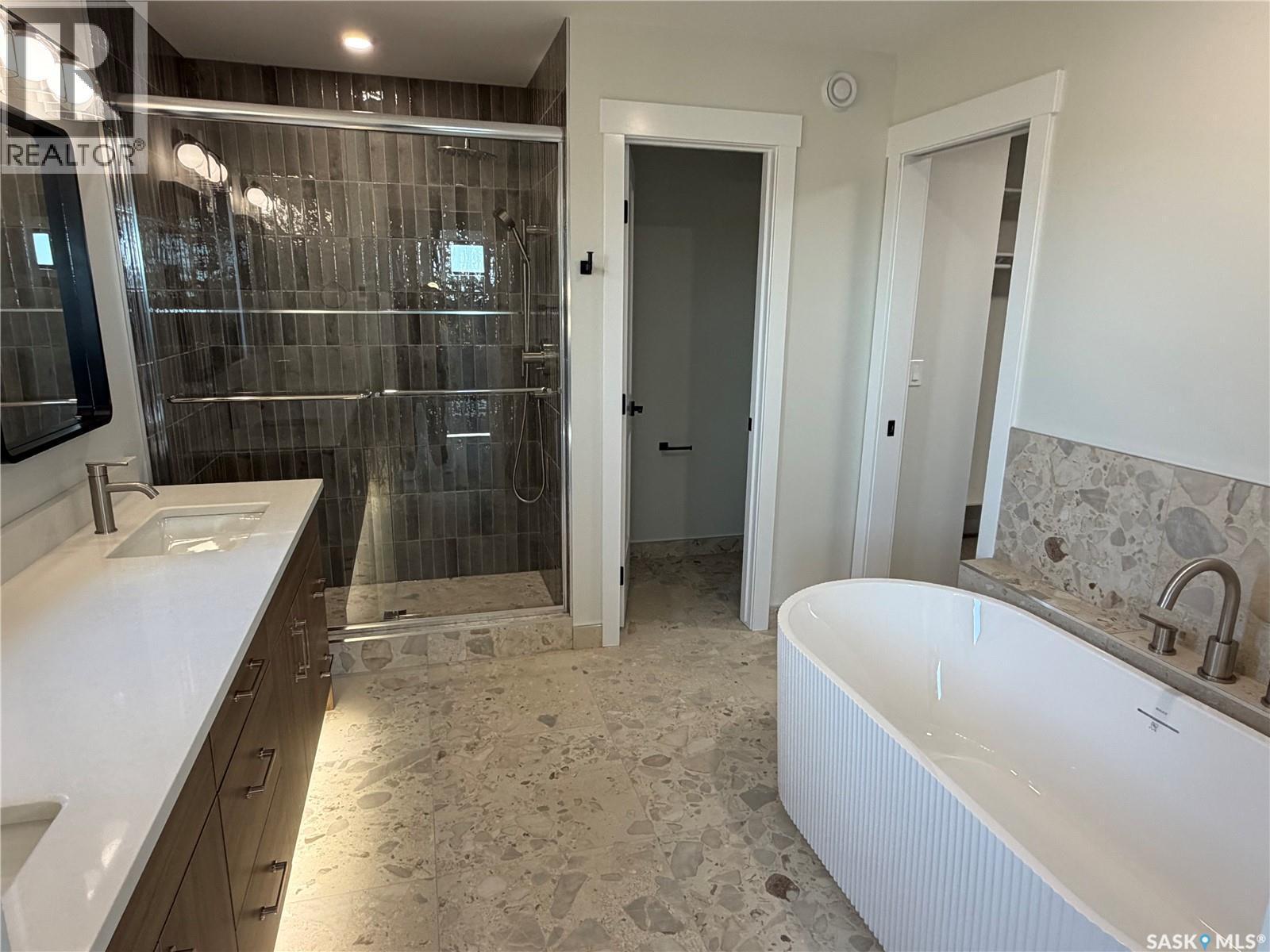 310 Traeger Manor, Saskatoon, SK - Indoor Photo Showing Bathroom