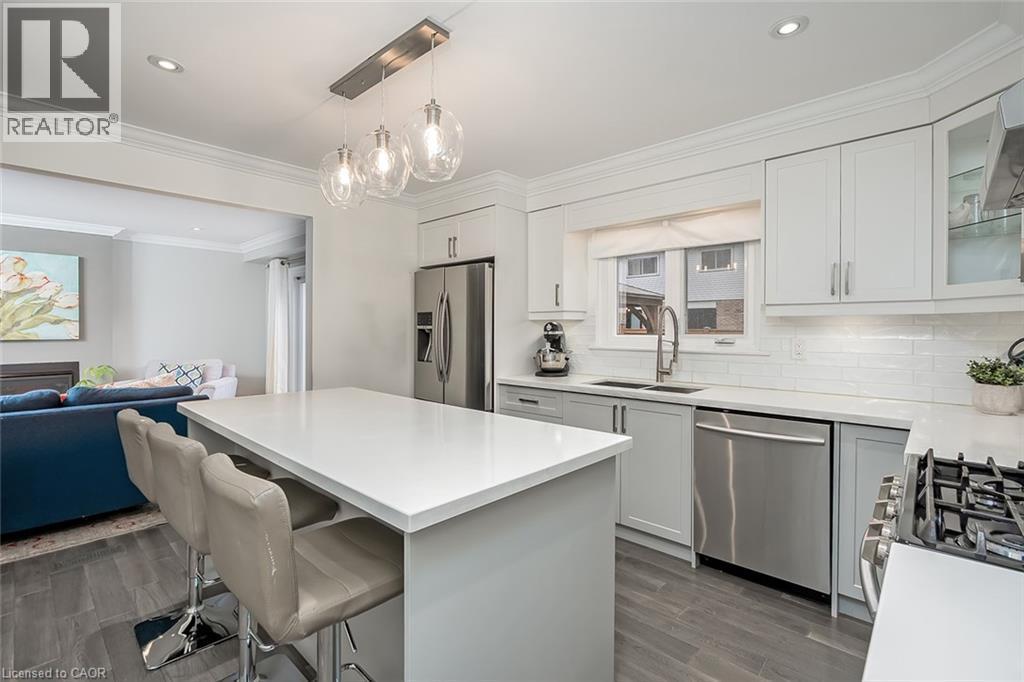 2475 Cavendish Drive, Burlington, ON - Indoor Photo Showing Kitchen With Stainless Steel Kitchen With Upgraded Kitchen