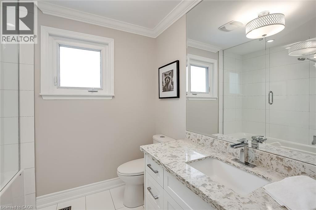 2475 Cavendish Drive, Burlington, ON - Indoor Photo Showing Bathroom