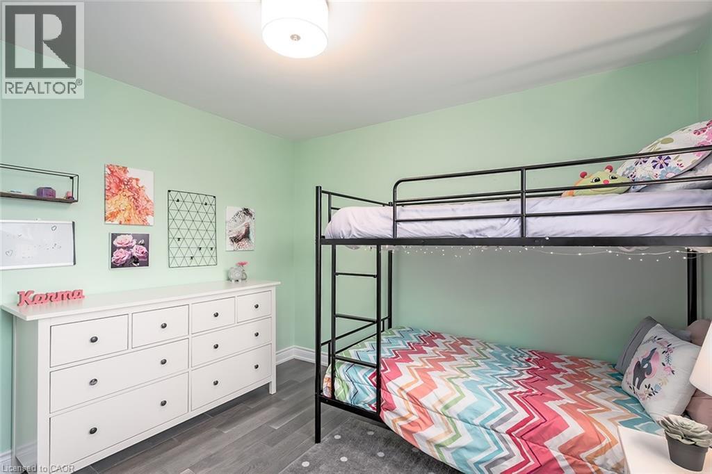 2475 Cavendish Drive, Burlington, ON - Indoor Photo Showing Bedroom