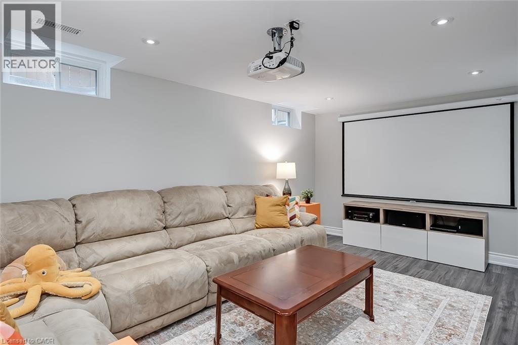 2475 Cavendish Drive, Burlington, ON - Indoor Photo Showing Living Room