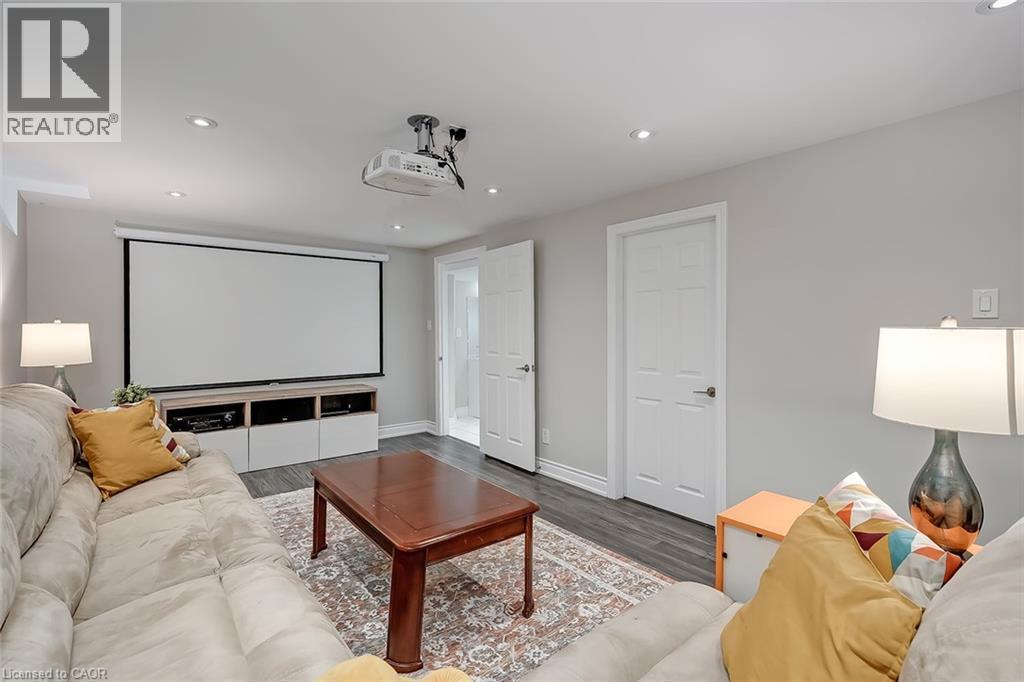 2475 Cavendish Drive, Burlington, ON - Indoor Photo Showing Living Room