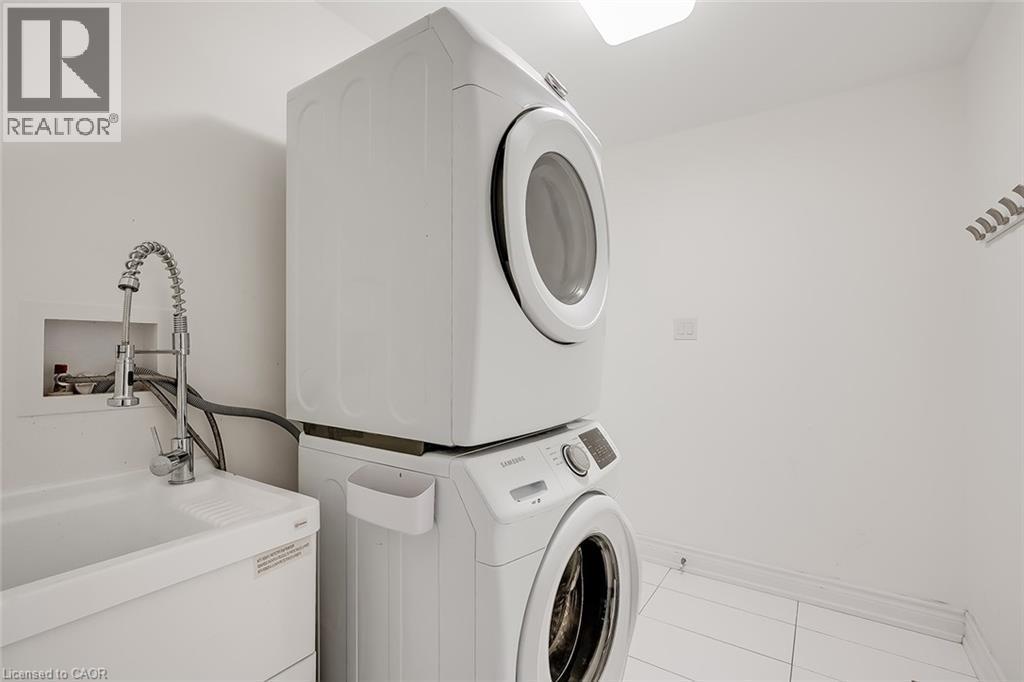 2475 Cavendish Drive, Burlington, ON - Indoor Photo Showing Laundry Room