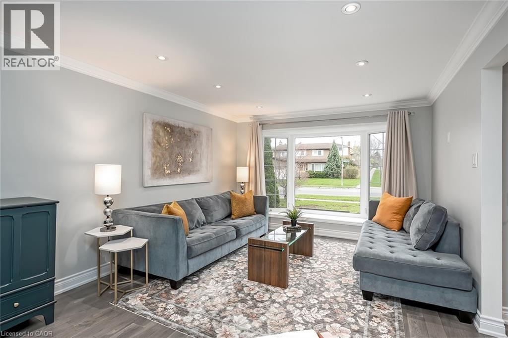 2475 Cavendish Drive, Burlington, ON - Indoor Photo Showing Living Room