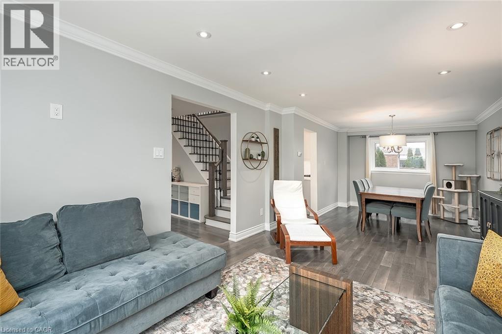 2475 Cavendish Drive, Burlington, ON - Indoor Photo Showing Living Room