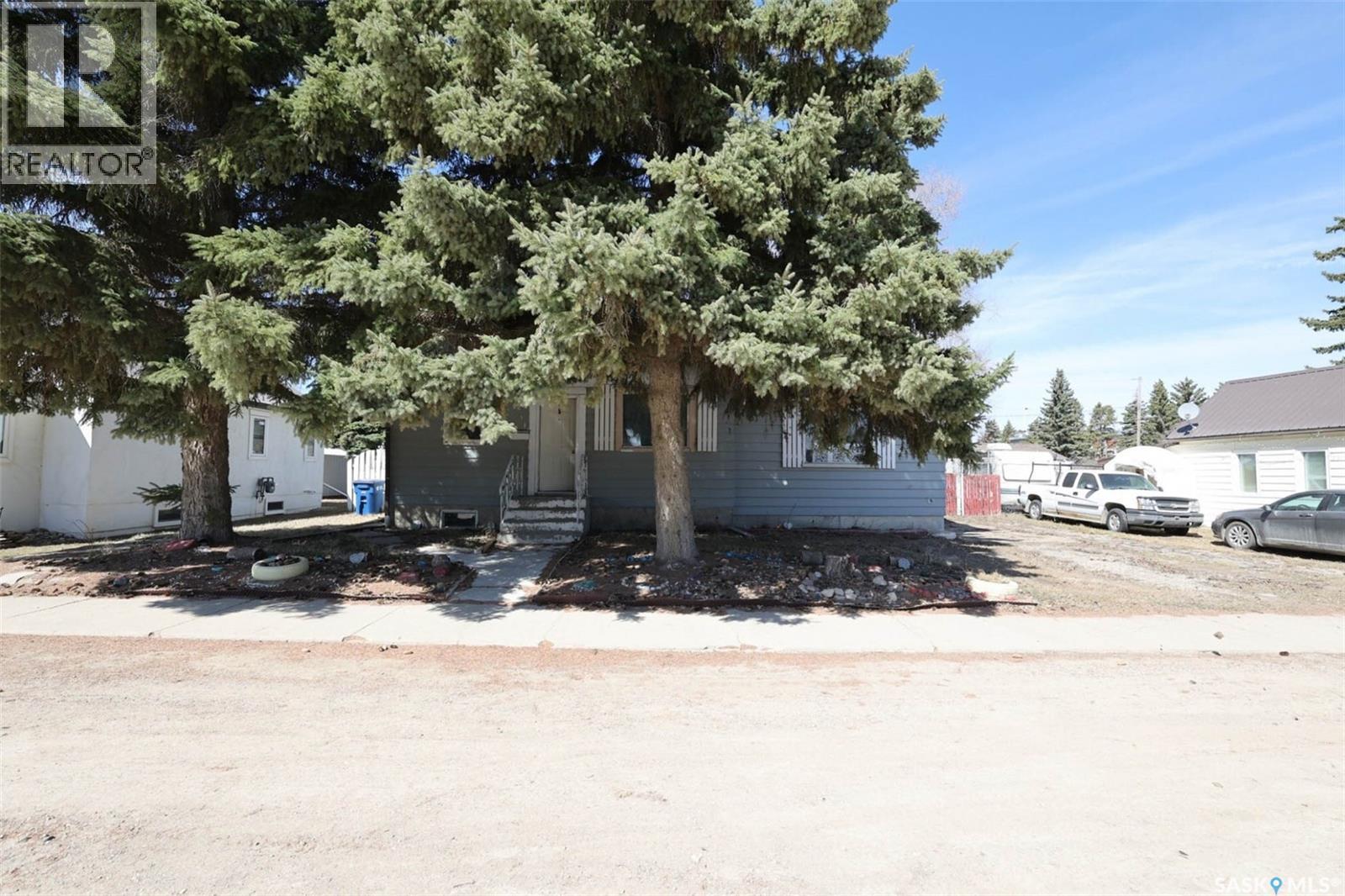 211 Main Street, Vibank, SK - Outdoor