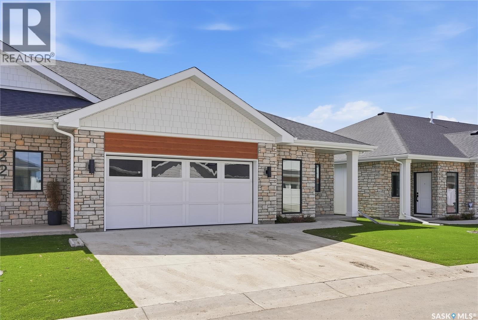 20 720 Brighton Boulevard, Saskatoon, SK - Outdoor