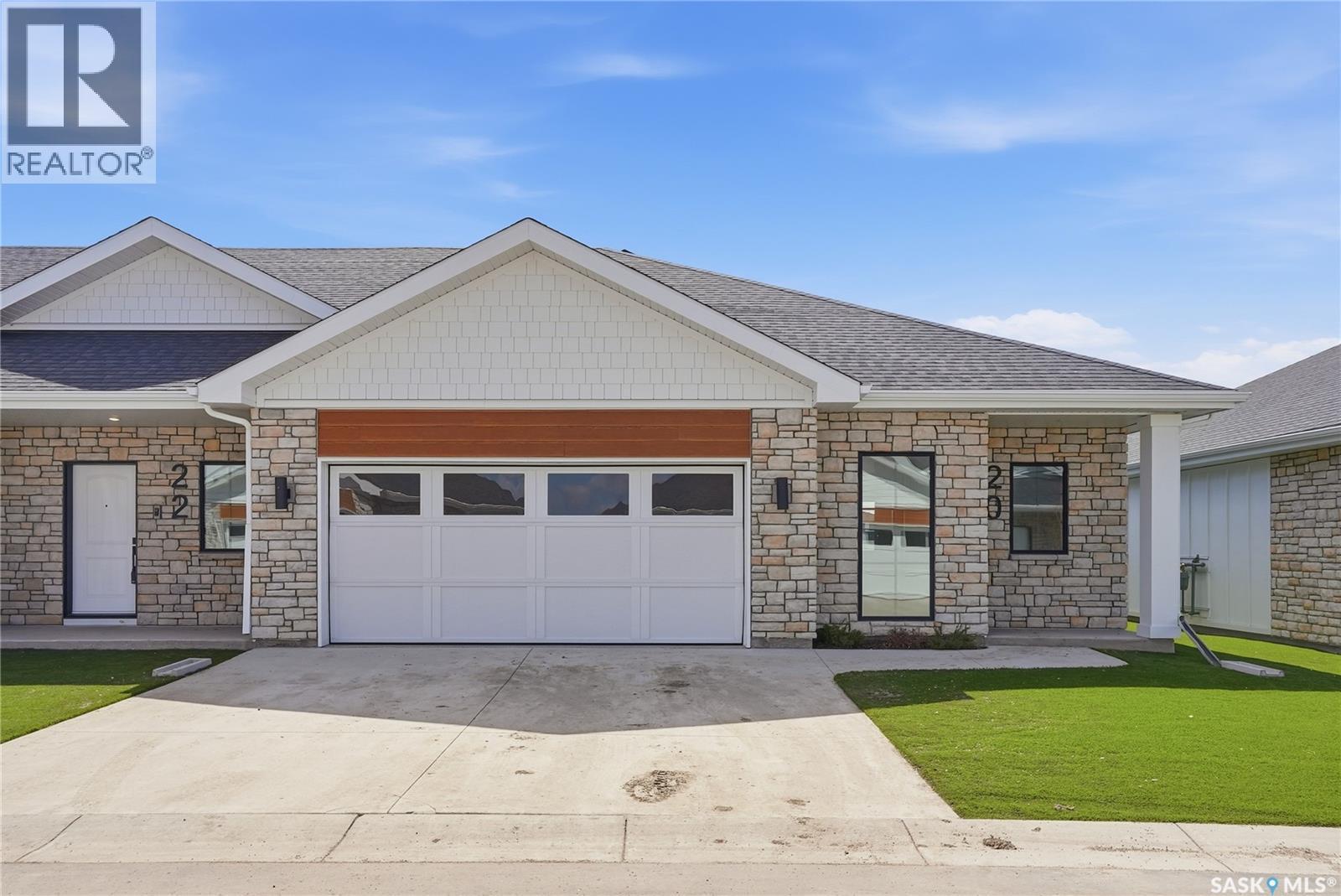 20 720 Brighton Boulevard, Saskatoon, SK - Outdoor