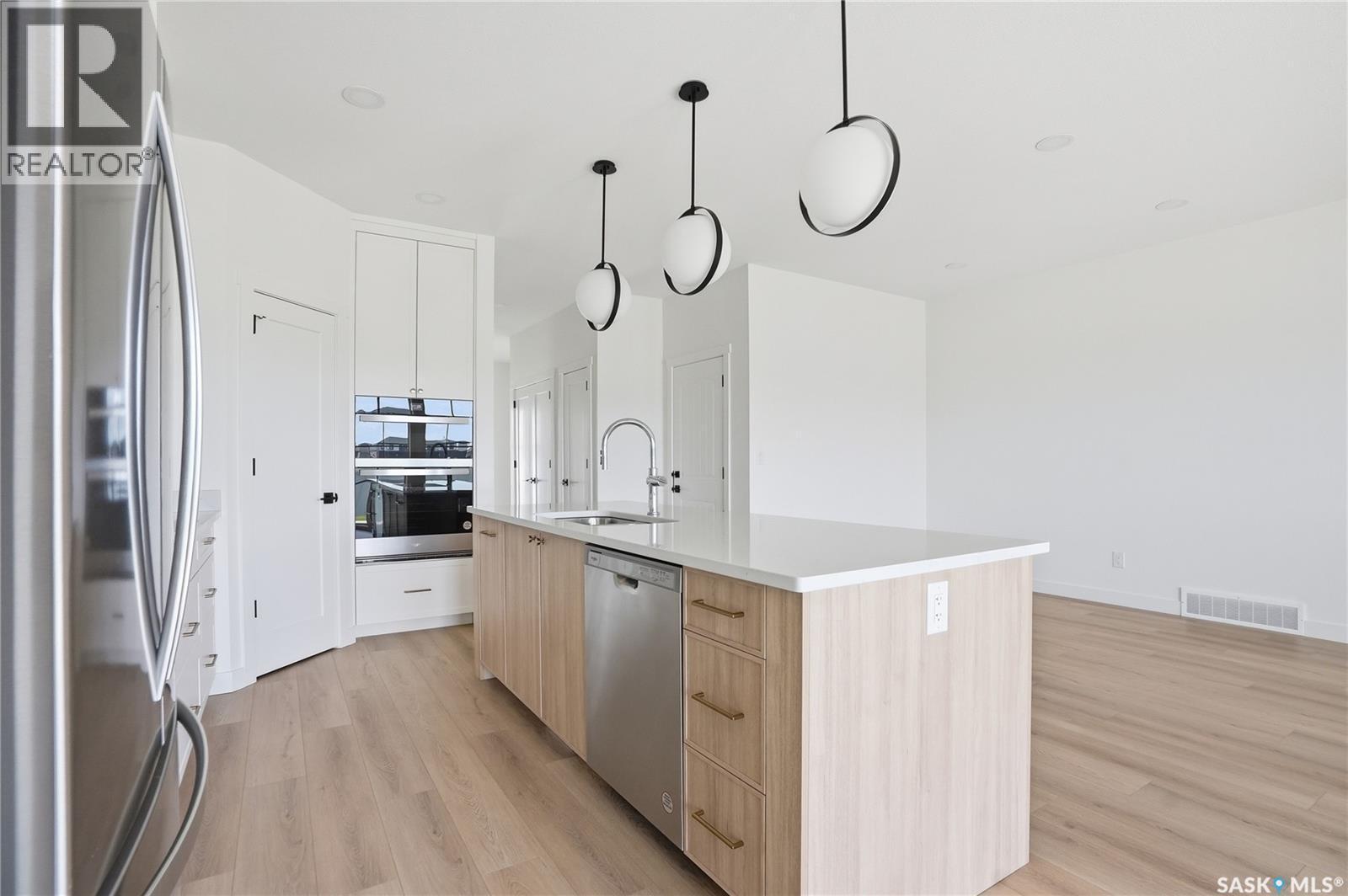 20 720 Brighton Boulevard, Saskatoon, SK - Indoor Photo Showing Kitchen With Upgraded Kitchen