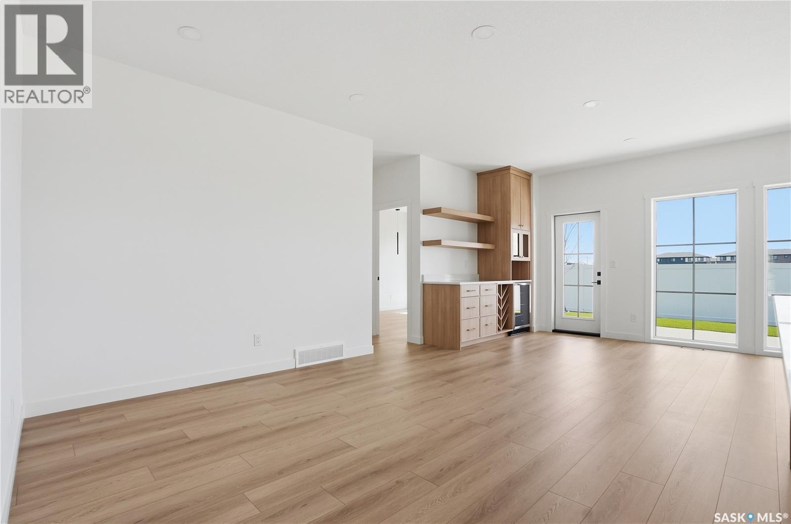 20 720 Brighton Boulevard, Saskatoon, SK - Indoor